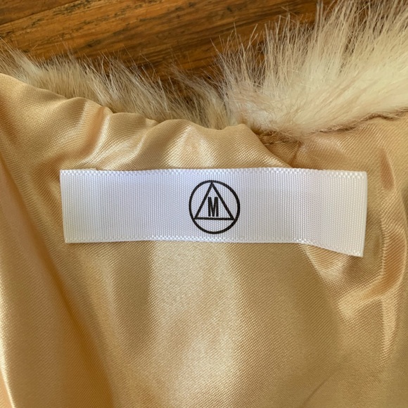 Spotted faux fur attachable collar shawl - Picture 2 of 5